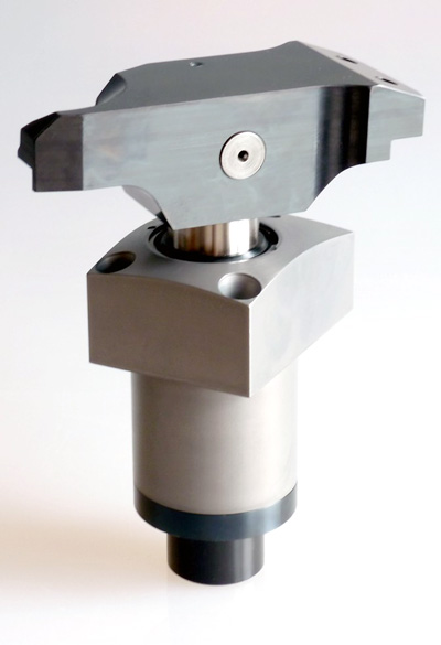 Swivelling clamping cylinder with special clamping arm